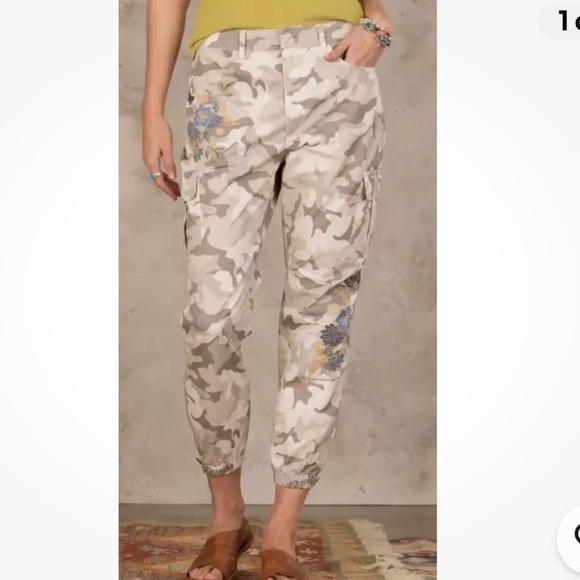 Sundance Vivant Cream Taupe Camo Print Floral Embroidered Jogger Pant Size P/4 - Picture 1 of 16
